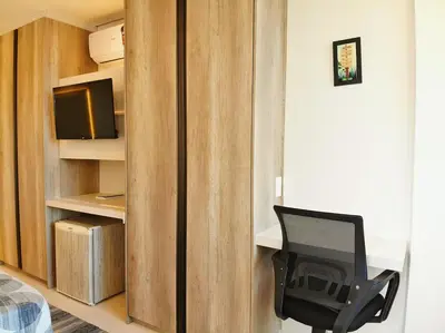 Uma televisão e/ou sistema de entretenimento em APTO LUXO EM HOTEL - BEIRA MAR FORTALEZA