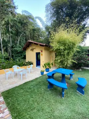 Um jardim no exterior de Rancho Manacá