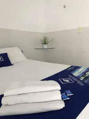 Uma cama ou camas num quarto em Hotel Arco-Íris