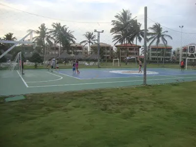 Comodidades para jogar ténis e squash em Aquaville Resort Porto Das Dunas block 63 ou nas proximidades