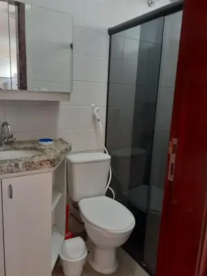 Uma casa de banho em Apto. 100m da feirinha da beira mar