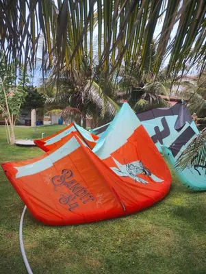 Um jardim no exterior de Nascer do Sol Kitesurf House