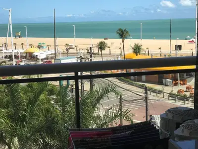 Uma vista do mar geral ou uma vista do mar a partir do apartamento