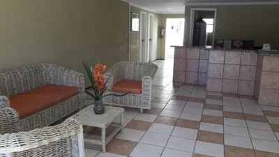 Uma área de estar em Flat Crystal Park Porto das Dunas- Cristal park