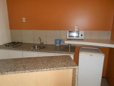A cozinha ou kitchenette de Praia Mansa Suite Hotel apto de 1 quarto