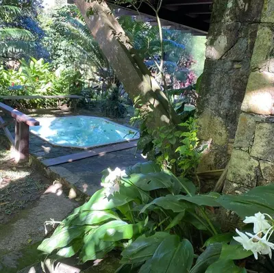 Um jardim no exterior de CHALÉ CHÃO das ESTRELAS