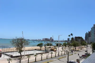 A planta de 13 FLAT BEIRA MAR Com ENERGIA, VAGA, 3 CAMAS, WI-FI e AR