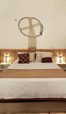 Uma cama ou camas num quarto em Casa IURUKUA-bangalos com ou sem cozinha, perto da praia e cercados pela natureza