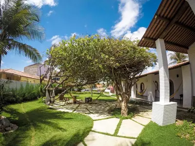 Um jardim no exterior de Pousada Barra Nova Praiamar