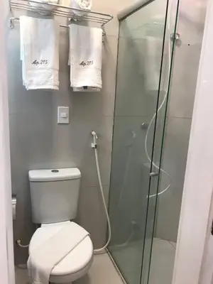 Uma casa de banho em Apartamento Villa do Porto, a 300 metros do Beach Park