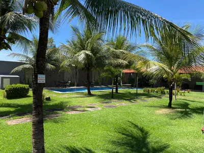 Um jardim no exterior de Flat Praia da Taíba - com vista Mar