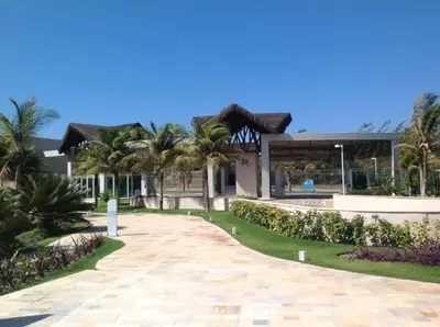 Um jardim no exterior de Riviera Aquiraz Golf Beach Place Ceará - Apartamento pé na areia