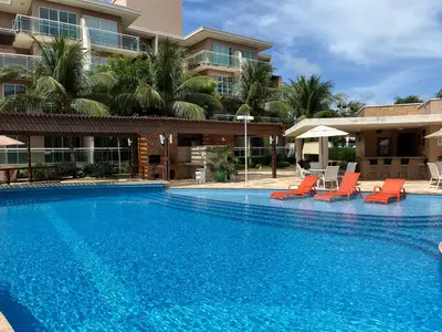A piscina em ou perto de PALM BEACH Porto das Dunas, apartamento todo climatizado TÉRREO a 350 metros Beach Park