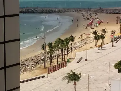 Uma praia em ou perto do apartamento