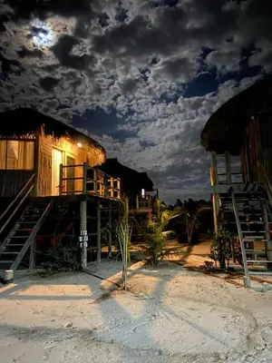 O edifício onde o parque de campismo está situado