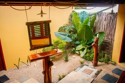Um jardim no exterior de Casa FLOREAL Icaraizinho 500 m da praia