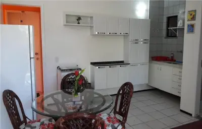 A cozinha ou kitchenette de Excelente localização, uma quadra antes do BEACH PARK