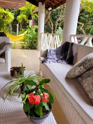 Um jardim no exterior de Vila Mulungu Casa