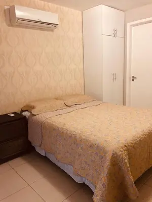 Uma cama ou camas num quarto em Beach Front Apartment near Beach Park