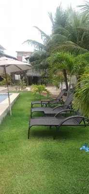 Um jardim no exterior de Condomínio Shalom Beach