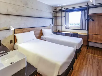 Uma cama ou camas num quarto em ibis Caucaia Porto do Pecem
