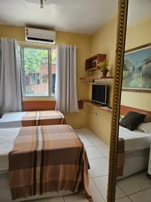 Uma cama ou camas num quarto em House755 Hospedaria