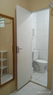 Uma casa de banho em House755 Hospedaria