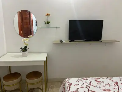 Uma televisão e/ou sistema de entretenimento em Chalé da Kikia