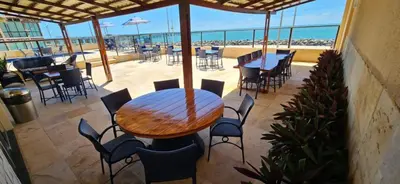 Uma vista do mar geral ou uma vista do mar a partir do apartamento