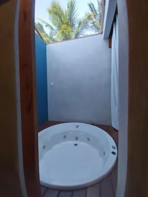 Uma casa de banho em Pousada Flor de Lena Icaraizinho - Suíte Jasmim