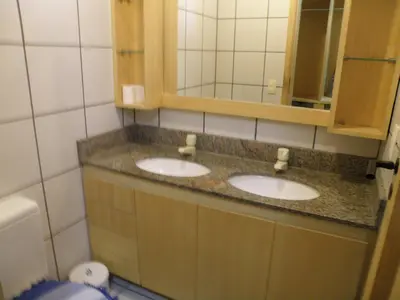 Uma casa de banho em Porto de Iracema apartamentos