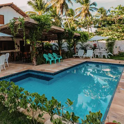 A piscina em ou perto de POUSADA VILLA SOLEIL icaraizinho