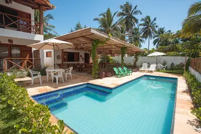 A piscina em ou perto de POUSADA VILLA SOLEIL icaraizinho
