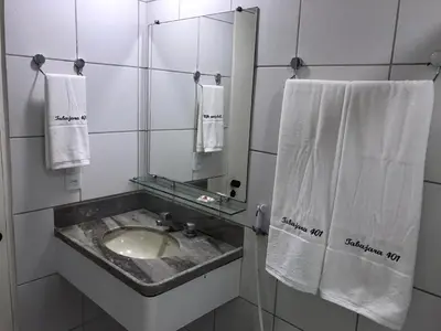 Uma casa de banho em 401 Lindo Flat mobiliado Praia de Iracema