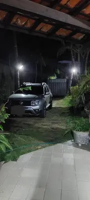 Um jardim no exterior de Cumbuco - Casa de praia com piscina e deck