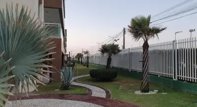 Um jardim no exterior de JJ ALUGUÉIS TEMPORADA - APTO 1 QUARTO VG FUN PRAIA ao lado do hotel Vila Galé