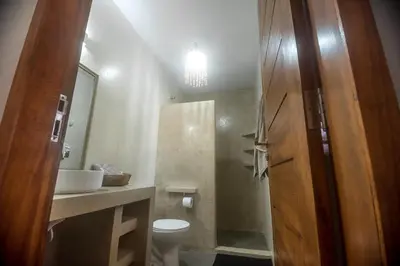 Uma casa de banho em Dolce Vita Guest House