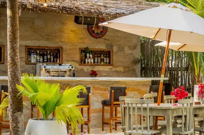 Um restaurante ou outro lugar para comer em Treehouse Kitecamp Jericoacoara