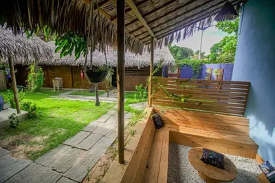 Um jardim no exterior de Casa Mar Taíba