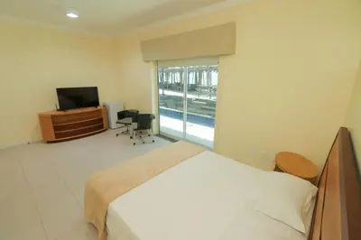 Uma televisão e/ou sistema de entretenimento em ALIZE CUMBUCO