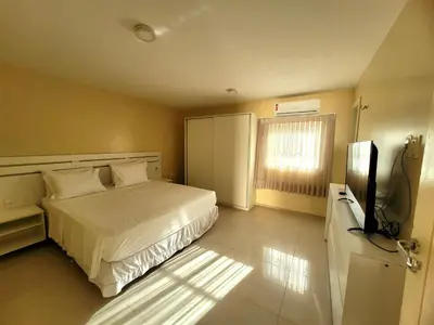 Uma televisão e/ou sistema de entretenimento em Sunset Beach Taíba Hotel