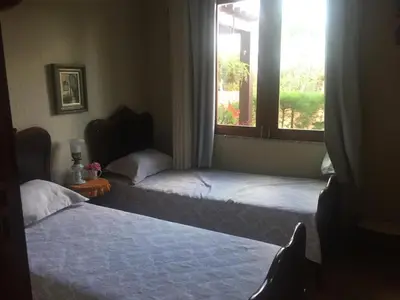 Uma cama ou camas num quarto em CHALÉ RECANTO SAGRADO( MONTE VERDE)
