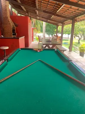 Uma mesa de bilhar em CASA LAGOA DO BANANA/CUMBUCO