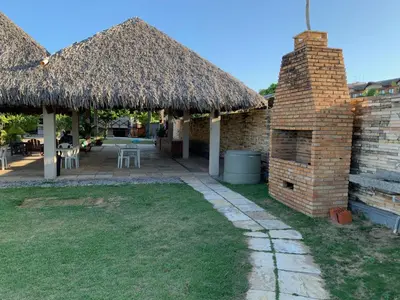 Um jardim no exterior de Condomínio com vista para o Mar e Piscina no CUMBUCO- AP 106