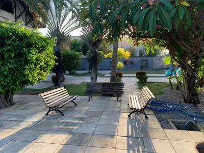 Um jardim no exterior de Condomínio com vista para o Mar e Piscina no CUMBUCO- AP 106
