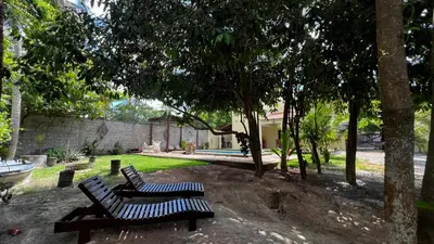 Um jardim no exterior de Casa Movimento