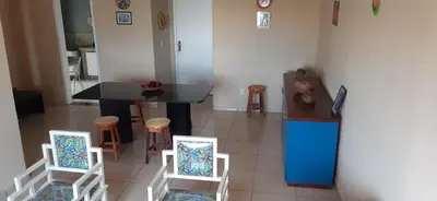 Uma televisão e/ou sistema de entretenimento em Apartamento Inteiro a 100 metros da Praia