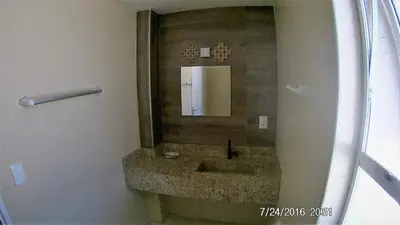 Uma casa de banho em Apartamento Inteiro a 100 metros da Praia