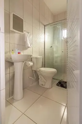 Uma casa de banho em Praieiro pousada