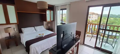 Uma cama ou camas num quarto em VG SUN CUMBUCO - PARAÍSO PÉ NA AREIA PARA 4 PESSOAS - COM HIDRO, SAUNA, PISCINA, COZINHA COMPLETA, PARQUINHO E WI-Fl